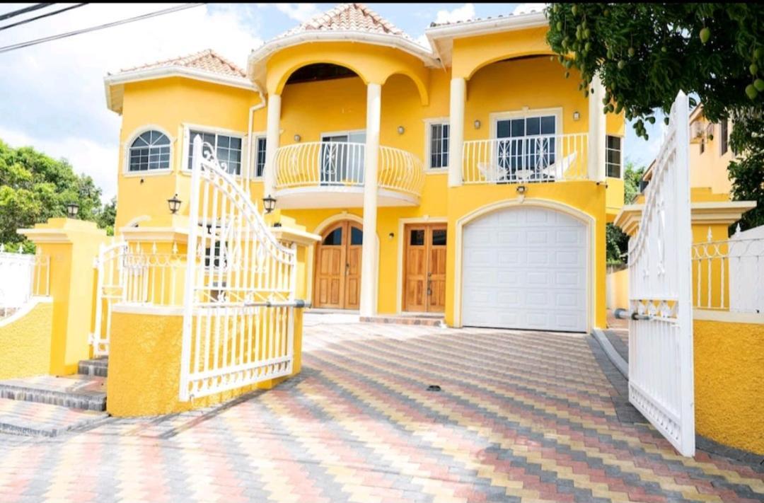 Yellow Summer Villa Mammee Bay Exterior photo